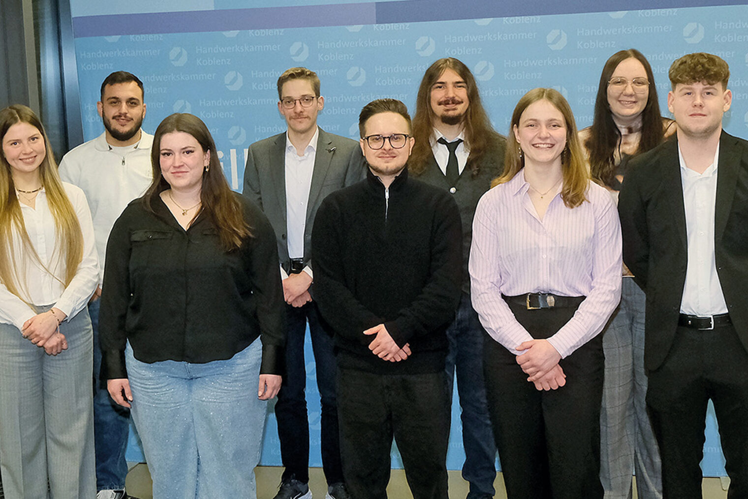 Gruppenbild der besten Nachwuchshandwerker aus dem Kammerbezirk