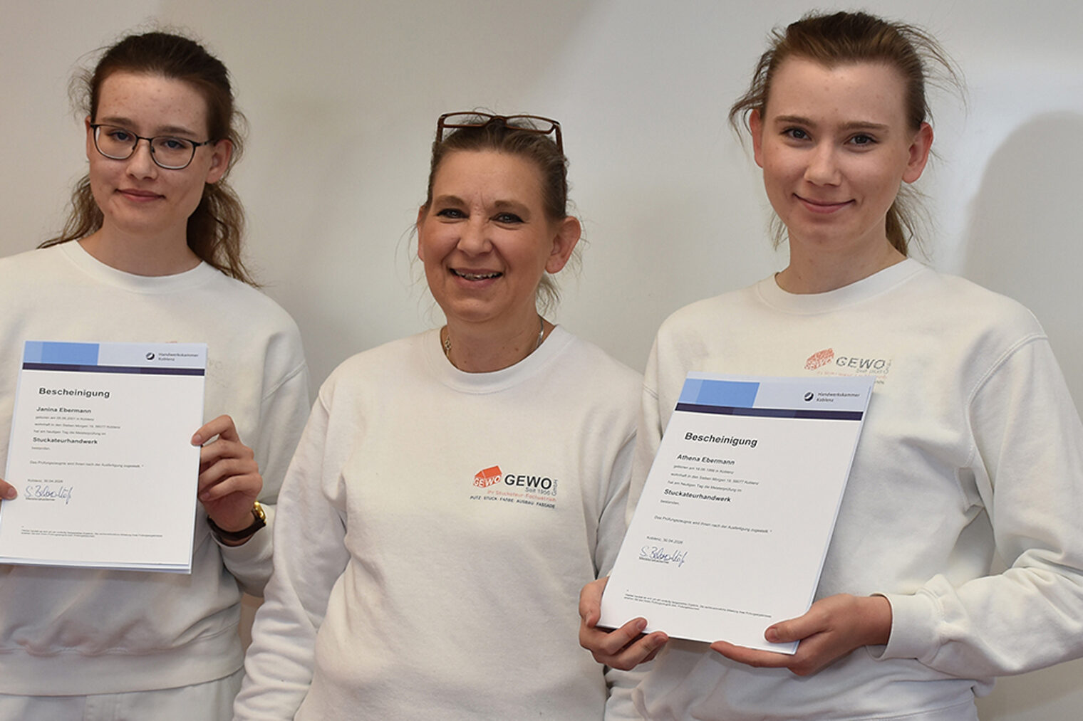 Gruppenfoto von den Geschwistern und Mutter