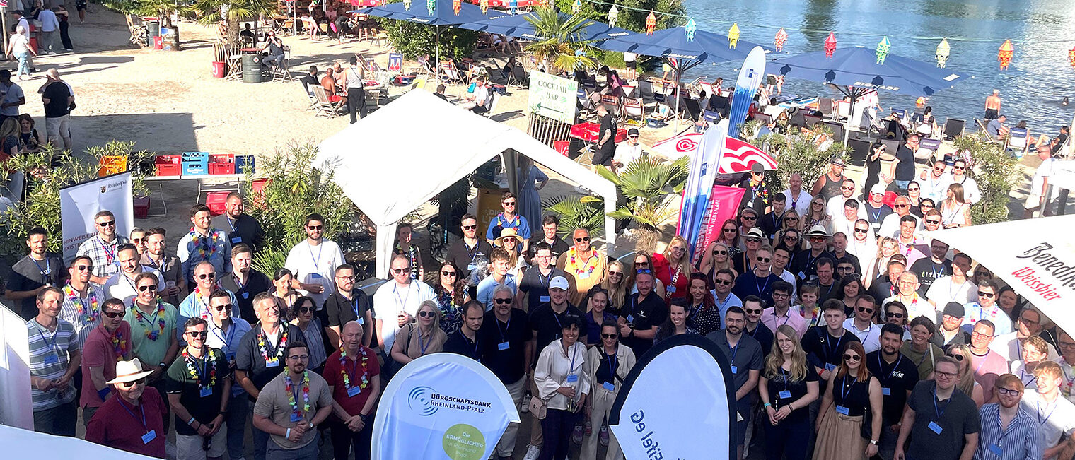 Gruppenbild mit den Teilnehmern der Netzwerkveranstaltung am Koblenzer Stattstrand