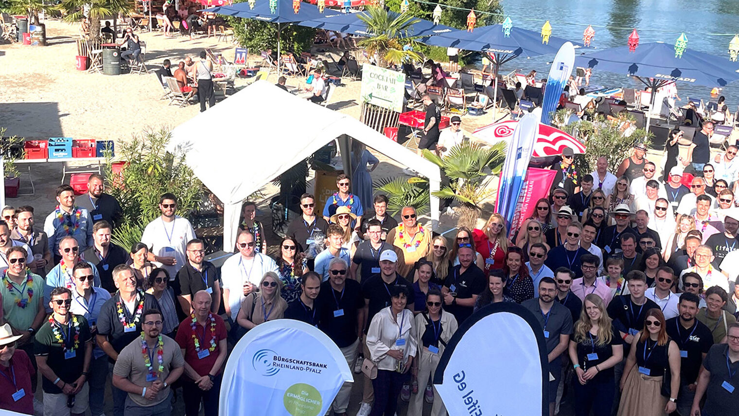 Gruppenbild mit den Teilnehmern der Netzwerkveranstaltung am Koblenzer Stattstrand