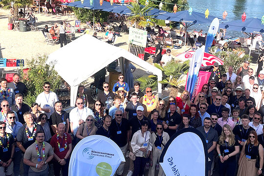 Gruppenbild mit den Teilnehmern der Netzwerkveranstaltung am Koblenzer Stattstrand
