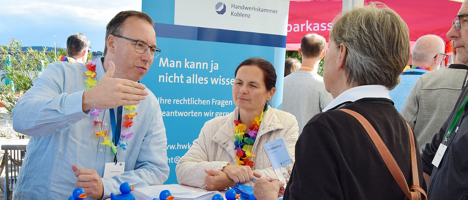 Jürgen Schäfer und Kathrin Martin im Beratungsgespräch