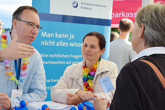 Jürgen Schäfer und Kathrin Martin im Beratungsgespräch
