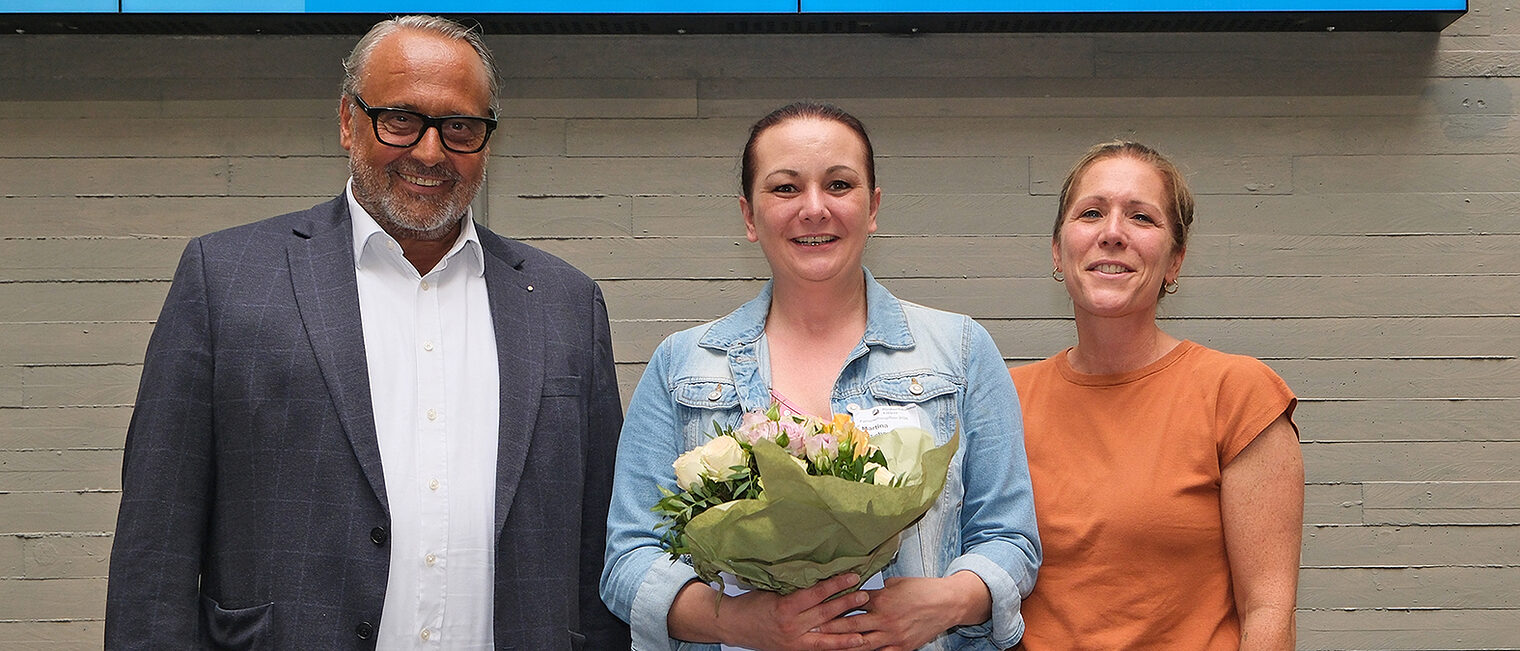 Bild von der Zeugnisübergabe an Martina Tischmann