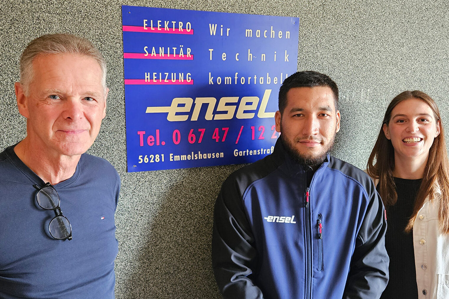Gruppenbild mit Jochen Ensel, Abdulvohid Akbarov und Ann-Kathrin Maaß