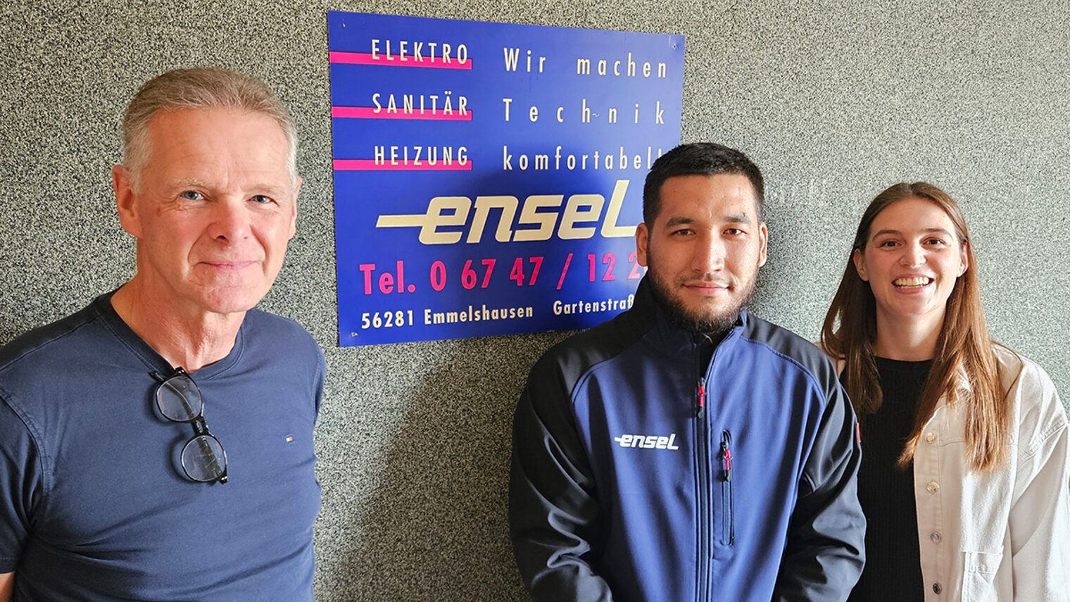 Gruppenbild mit Jochen Ensel, Abdulvohid Akbarov und Ann-Kathrin Maaß