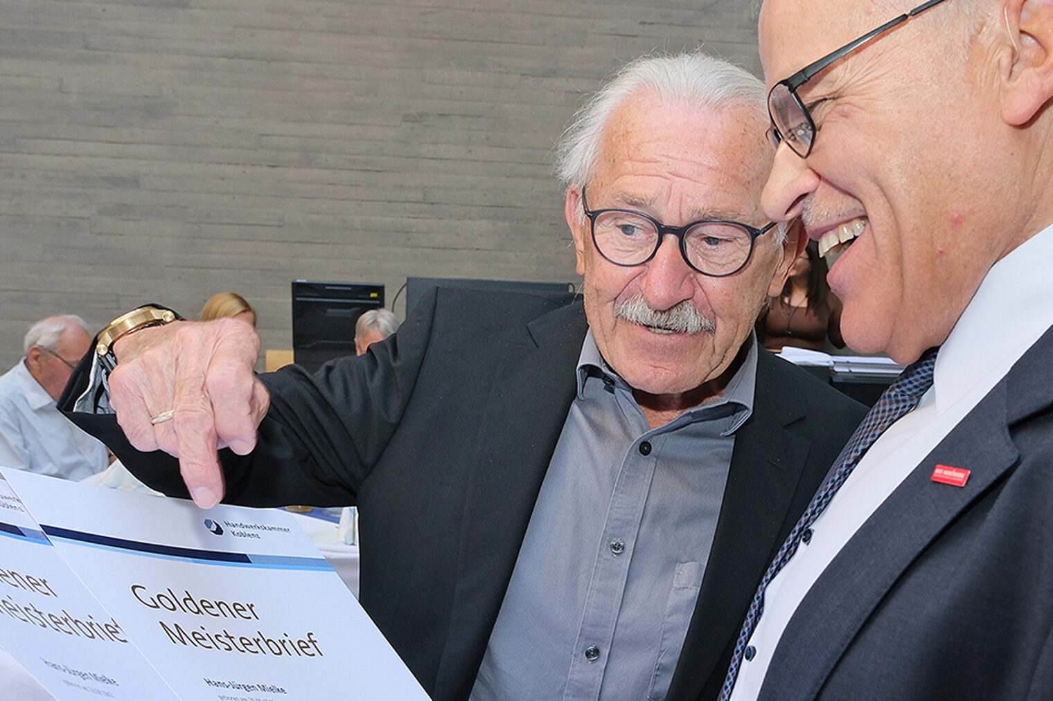 Foto von der Übergabe eines Goldenen-Meisterbrief
