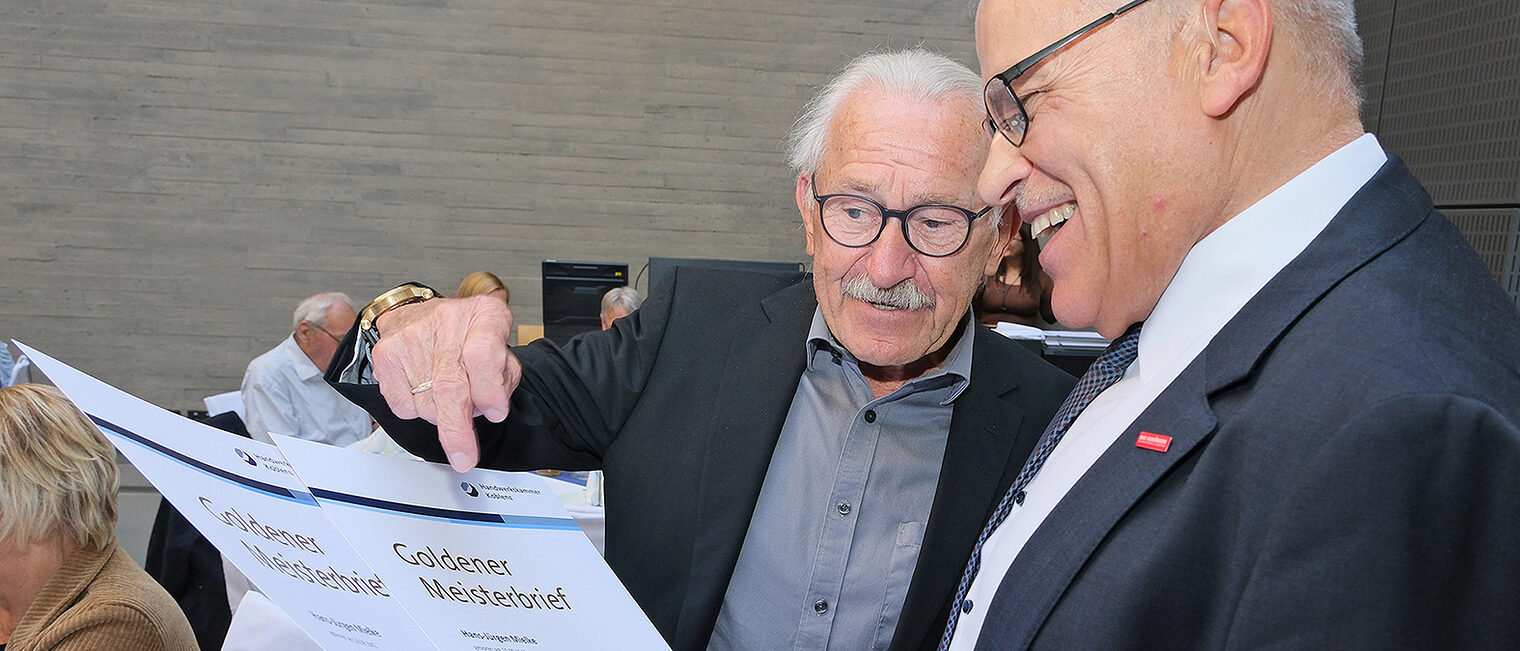 Foto von der Übergabe eines Goldenen-Meisterbrief
