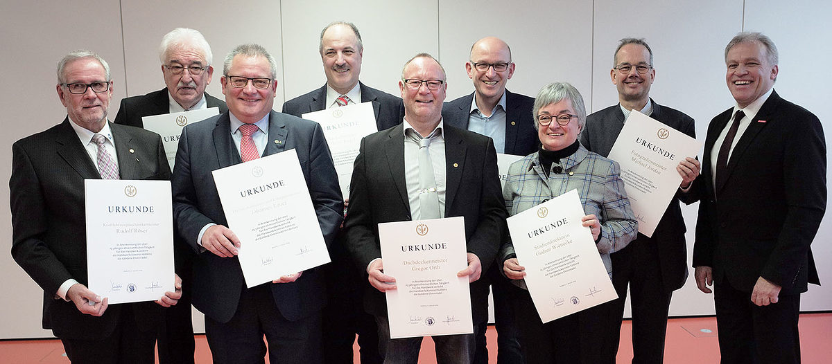 HwK verleiht neun Goldene Ehrennadeln und gratuliert zu vier Bundessiegen HwK verleiht neun Goldene Ehrennadeln und gratuliert zu vier Bundessiegen