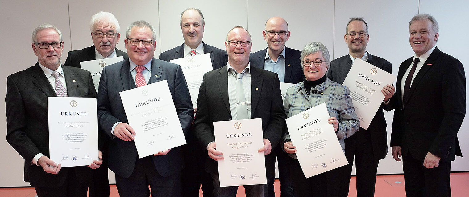 HwK verleiht neun Goldene Ehrennadeln und gratuliert zu vier Bundessiegen