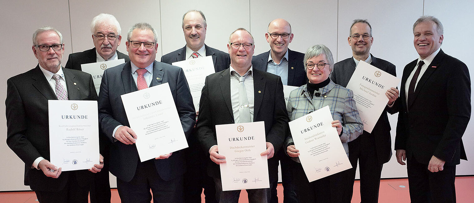 HwK verleiht neun Goldene Ehrennadeln und gratuliert zu vier Bundessiegen