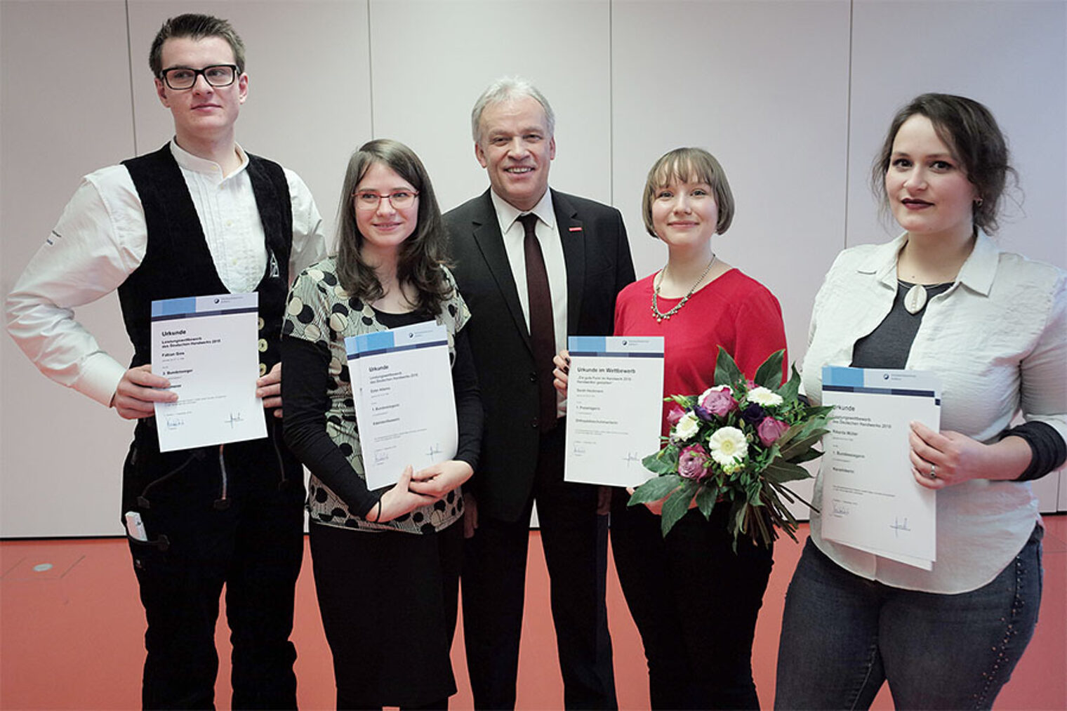 HwK verleiht neun Goldene Ehrennadeln und gratuliert zu vier Bundessiegen