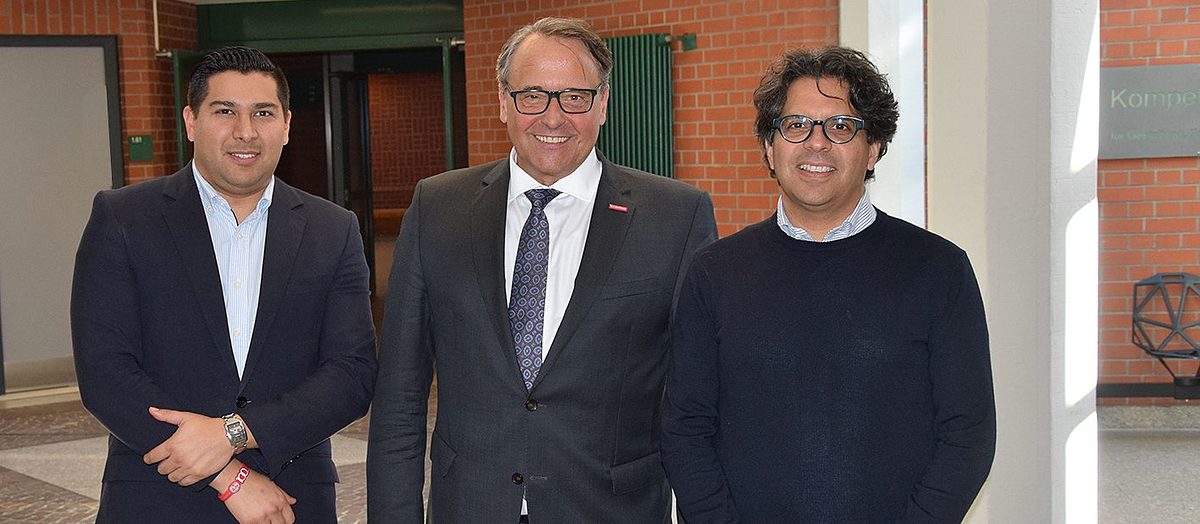 Minister aus Costa Rica informieren sich zur Berufsbildung bei der HwK. HwK-Hauptgeschäftsführer Ralf Hellrich, Bildungsminister Edgar Mora Altamirano (r.) und Arbeitsminister Steven Núñez Rímola.