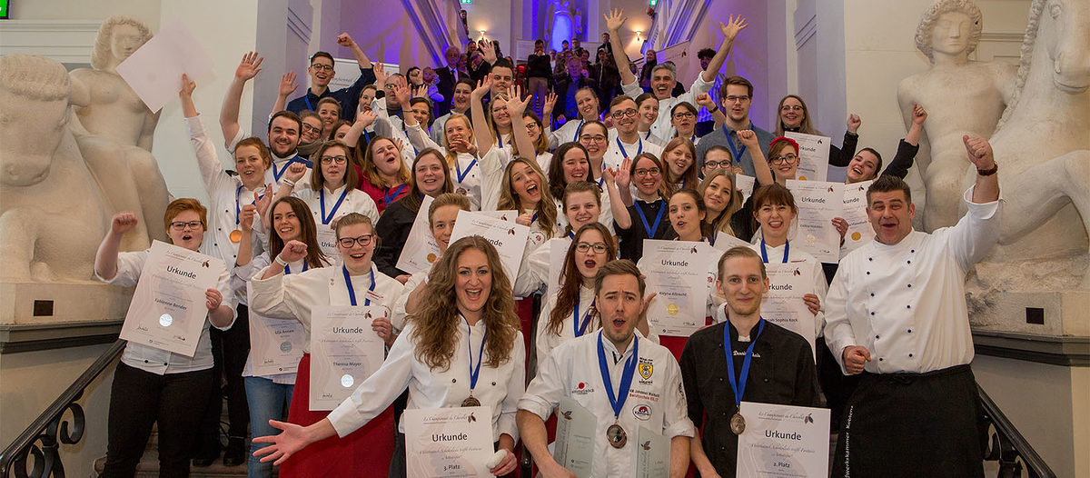 Freuten sich über zwei spannende Tage im Schloss. Teilnehmer, Preisträger und Organisatoren des zweiten "Le Championnat du Chocolat à Coblence". Freuten sich über zwei spannende Tage im Schloss. Teilnehmer, Preisträger und Organisatoren des zweiten "Le Championnat du Chocolat à Coblence".