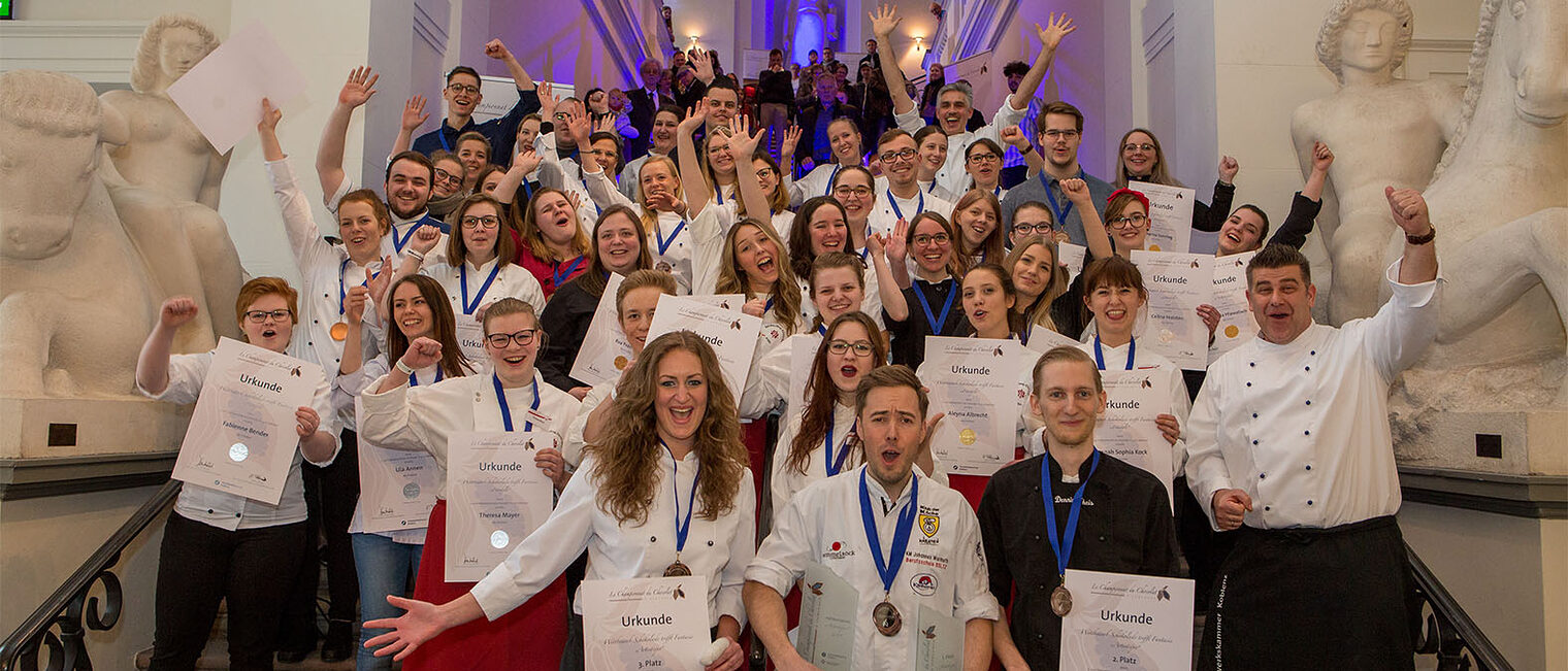 Freuten sich über zwei spannende Tage im Schloss. Teilnehmer, Preisträger und Organisatoren des zweiten "Le Championnat du Chocolat à Coblence".
