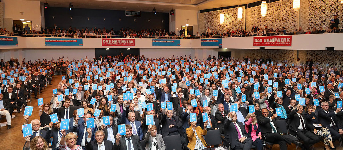 588 Meisterbriefe verliehen 588 Meisterbriefe verliehen