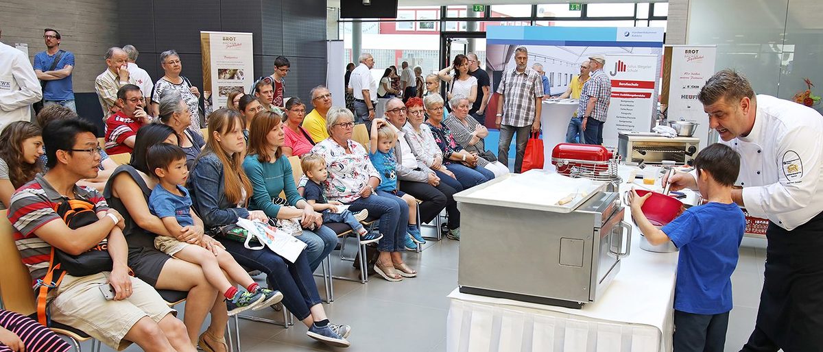 Volles Haus beim Handwerk Volles Haus beim Handwerk zum "1. rheinland-pfälzisches Brot & Bäckerspektakel" bei der Handwerkskammer Koblenz.