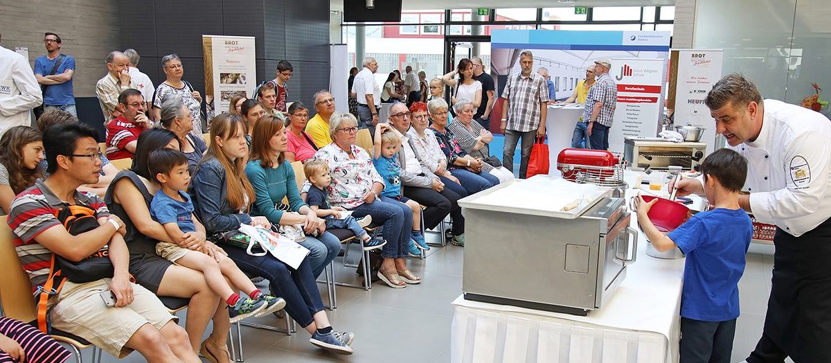 Volles Haus beim Handwerk Volles Haus beim Handwerk zum "1. rheinland-pfälzisches Brot & Bäckerspektakel" bei der Handwerkskammer Koblenz.