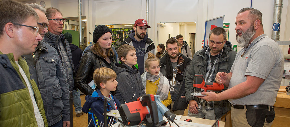 11.000 Technik-Nachtschwärmer sind begeistert 11.000 Technik-Nachtschwärmer sind begeistert